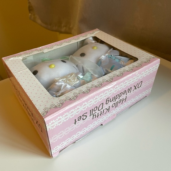 Hello Kitty Limited Edition DX Wedding Doll Set - Picture 3 of 4